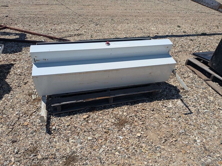 weather-guard-truck-toolbox-+-emergency-triangles-image-4