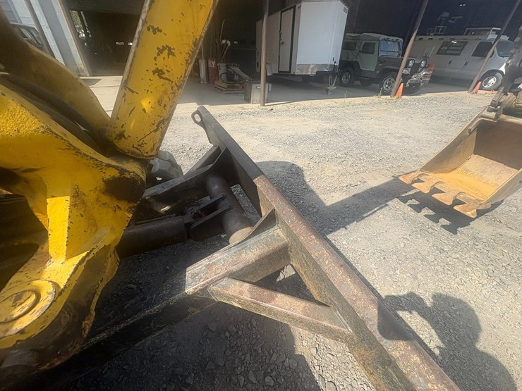 new-holland-e50b-image-22