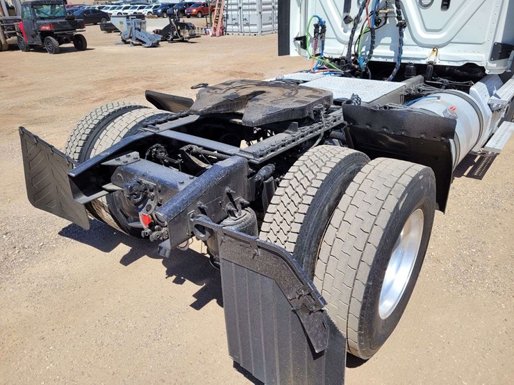 2019-freightliner-cascadia-116-image-9