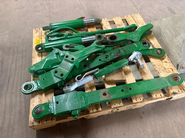 2023-john-deere-6110m-image-2