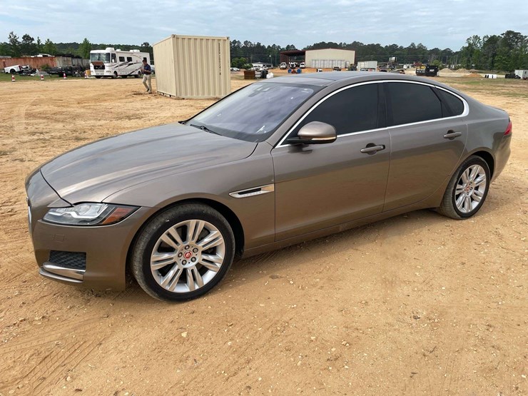 2017-jaguar-xf-4-door-sedan-(87,398-miles)-image-1