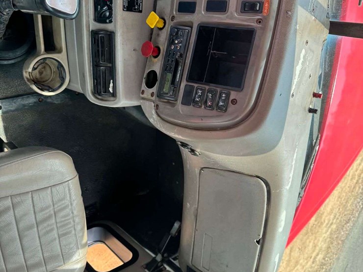 2001-mack-ch613-image-19