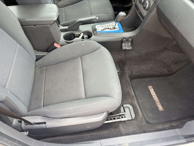 2010-dodge-avenger-4-door-sedan-(92,998-miles)-image-29
