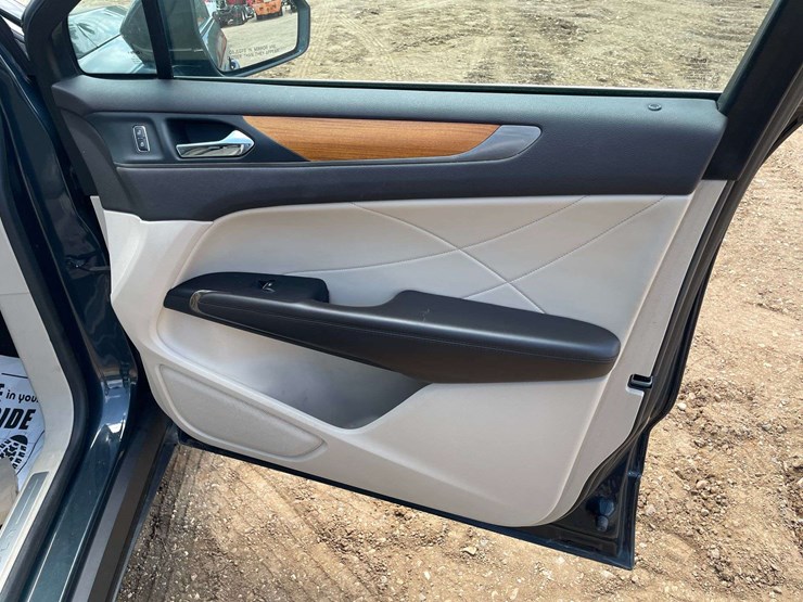 2019-lincoln-mkc-4-door-mpv-(105,085-miles)-image-17