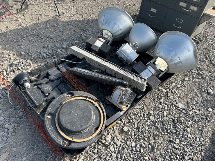 #25639-•-pallet-of-lights,-push-broom-heads,-misc-inv#-25639-image-1