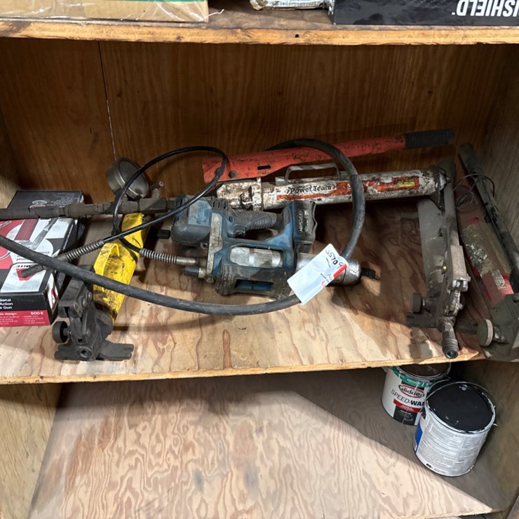 (6) hydraulic hand pumps & grease guns