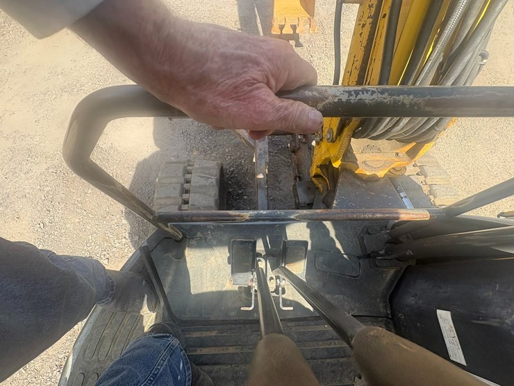 new-holland-e50b-image-63