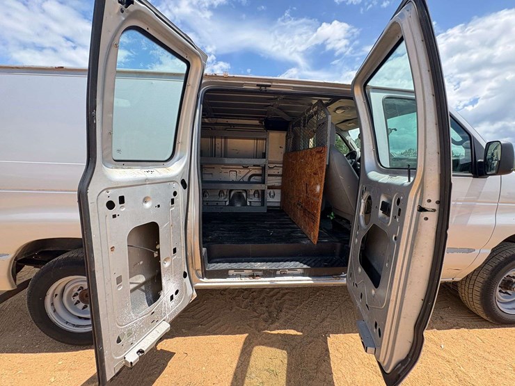2009-utility-van-image-26