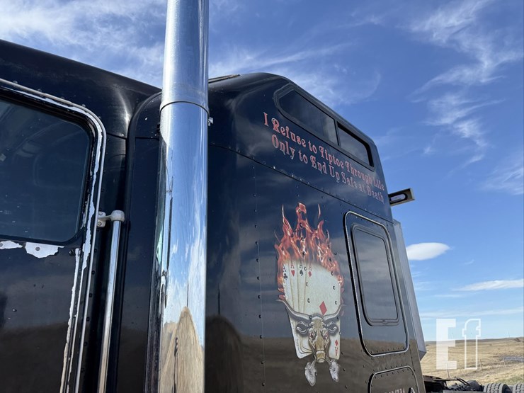 2001-kenworth-w900-image-12