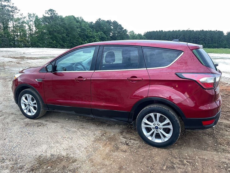 2017-ford-escape-se-image-2