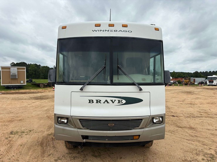 2003-winnebago-"brave"-motor-home-(12,893-miles-showing)-image-2
