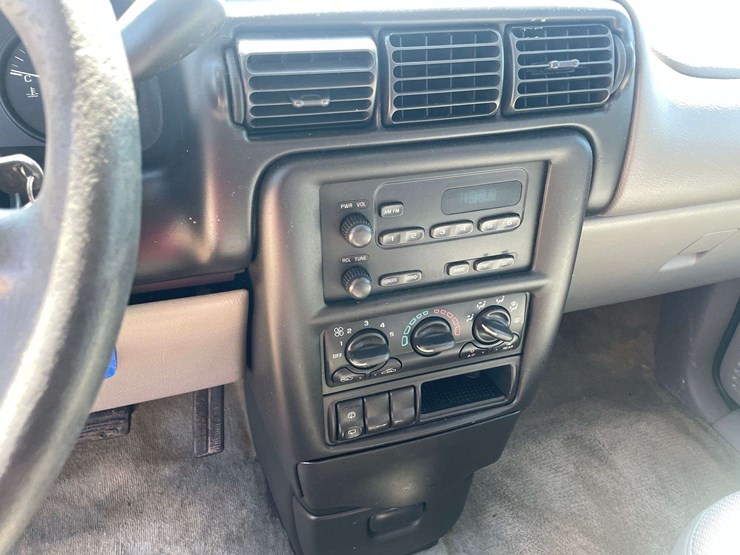 2004-chevrolet-venture-image-13