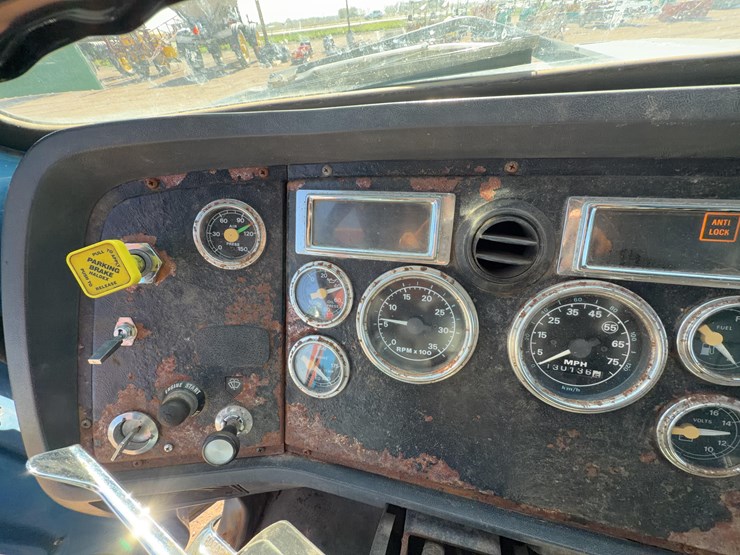 1997-ford-l8000-image-31