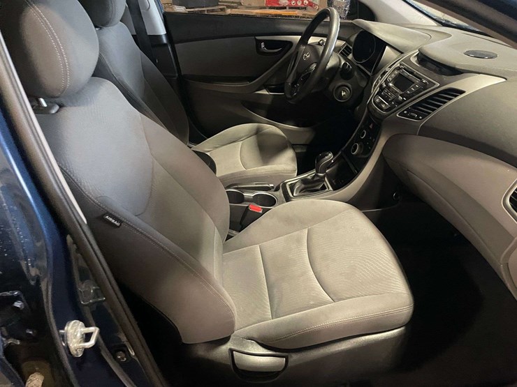 2016-hyundai-elantra-4-door-sedan-(99,032-miles)-wrecked-image-16