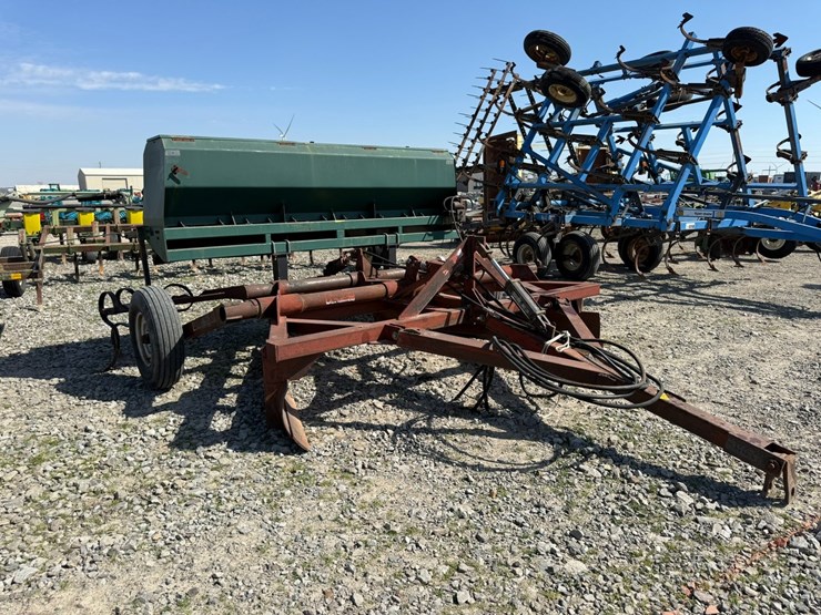 #42750-•-levee-squeezer-w/marliss-levee-seeder-inv#-42750-image-1