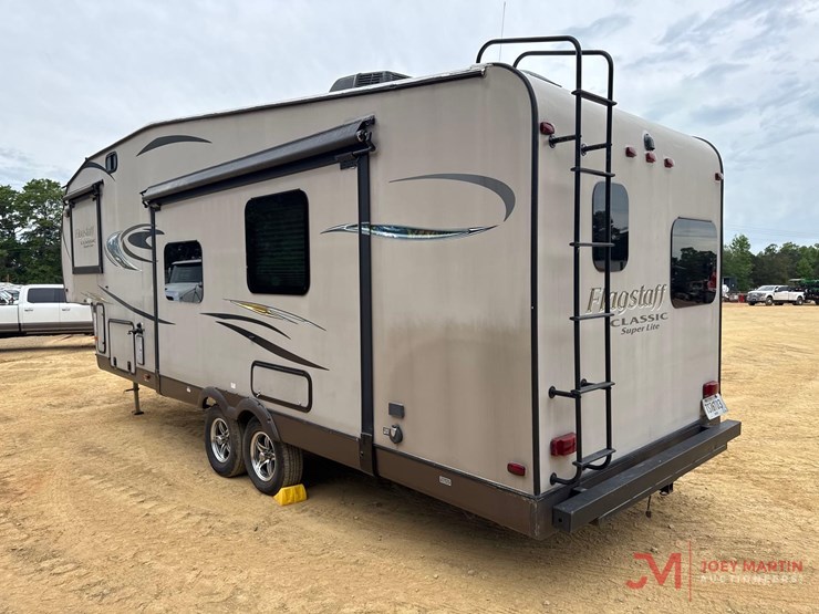 2014-forest-river-flagstaff-classic-super-lite-fifth-wheel-camper-image-3