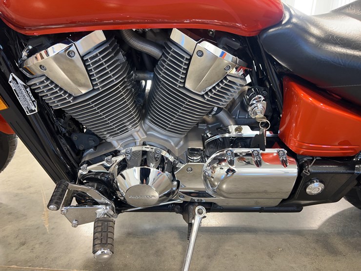 2004-honda-vtx1800-motorcycle-image-8