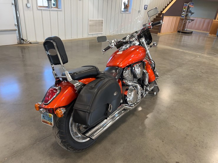 2004-honda-vtx1800-motorcycle-image-5