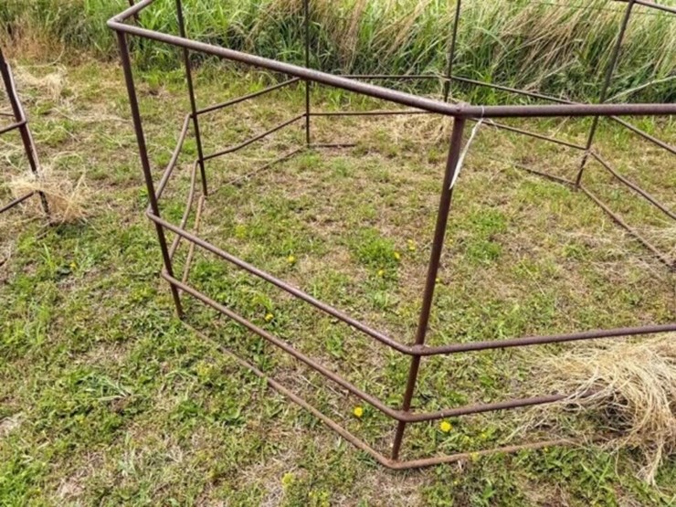 steel-round-bale-feeder-image-2