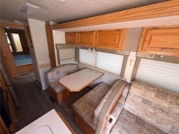 2003-winnebago-"brave"-motor-home-(12,893-miles-showing)-image-22