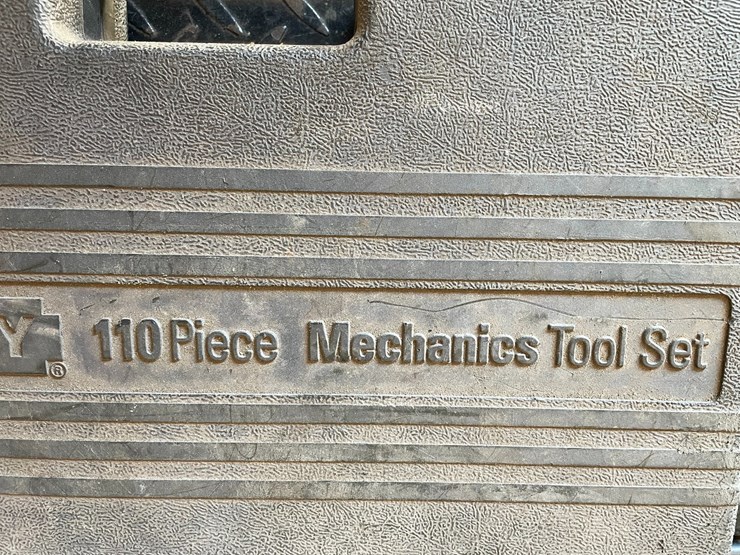 #1838-•-stanley-110-piece-mechanic's-tool-set-image-3