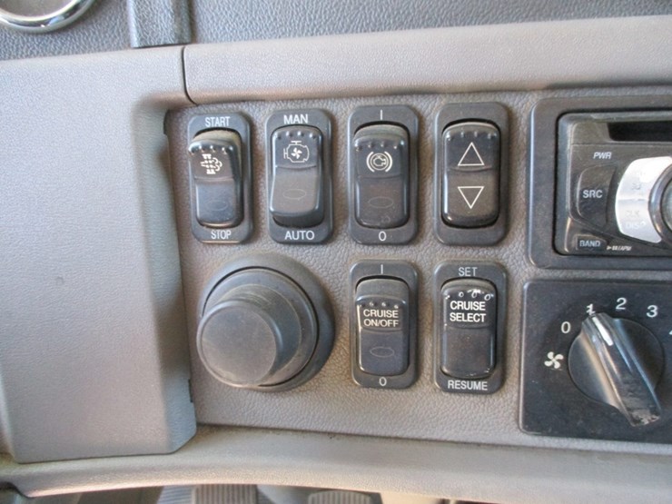 2012-peterbilt-386-image-10