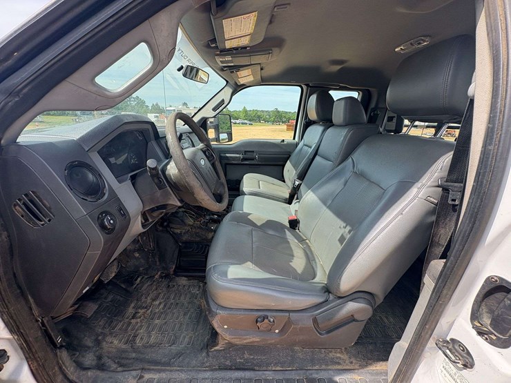 2014-ford-f550-image-12