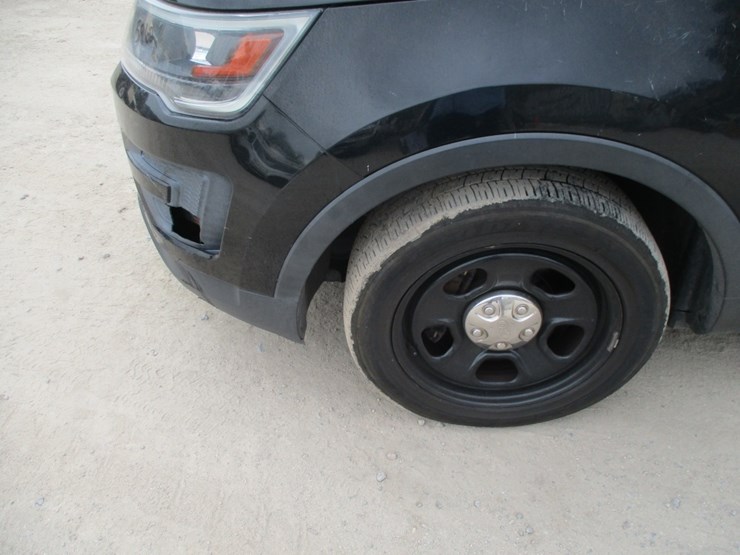 2017-ford-explorer-image-17
