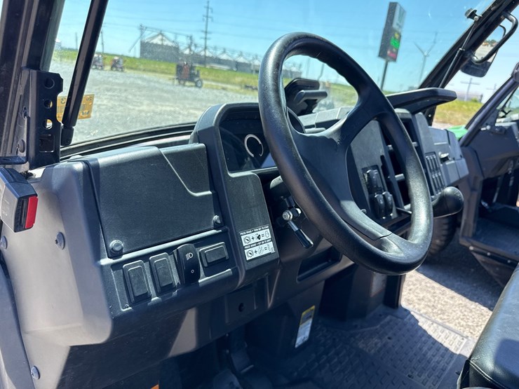 2023-john-deere-gator-image-22