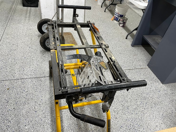 #8542-•-dewalt-rolling-miter-saw-stand-image-6