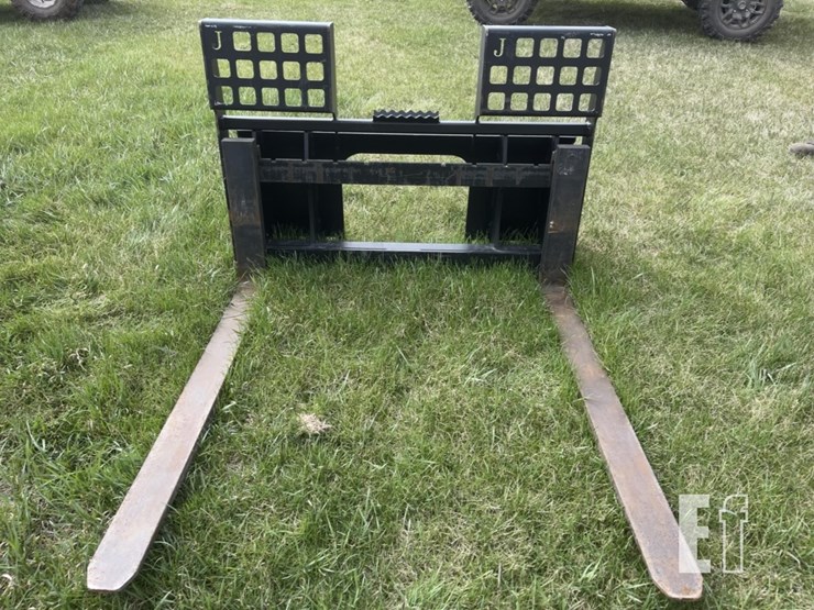 jenkins-skid-attach-pallet-forks-image-1
