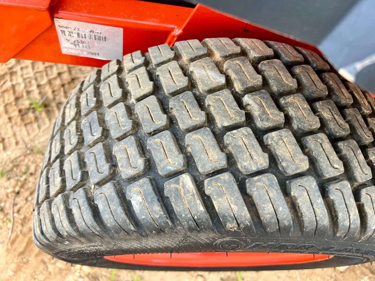 2022-kubota-z231kw-zero-turn-lawn-mower-(26-hours)-image-12