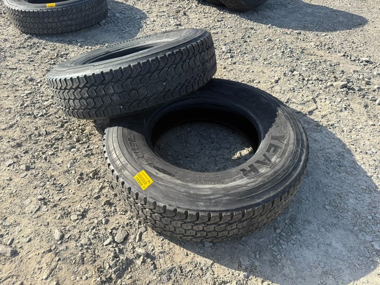 #40623-•-lot-of-(2)-295/75r22.5-tires-inv#-40623-image-1