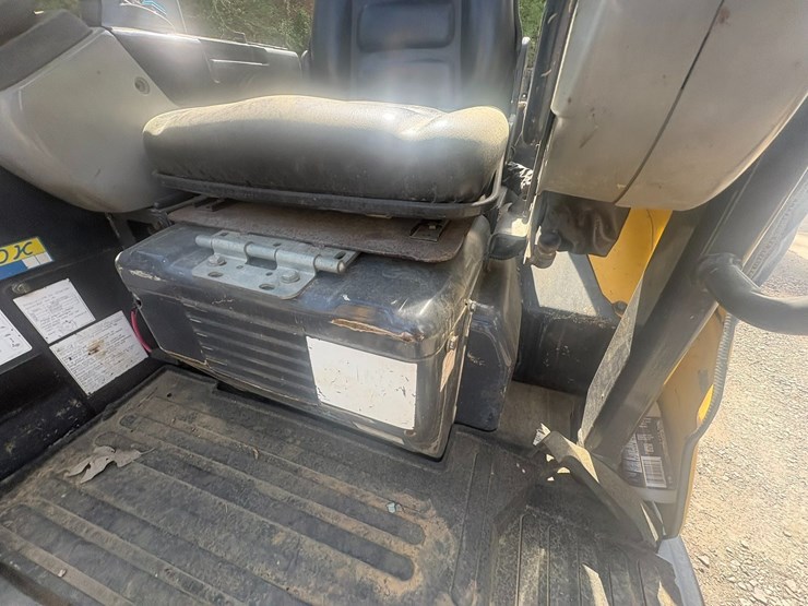 new-holland-e50b-image-64