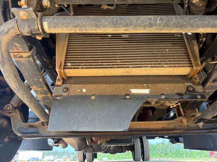 2021-isuzu-npr-image-9