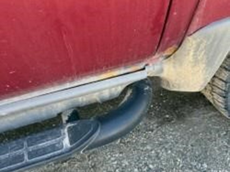 2004-chevrolet-suburban-image-4