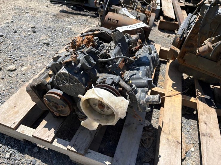 kubota-d1305-3-cylinder-diesel-engine-image-2