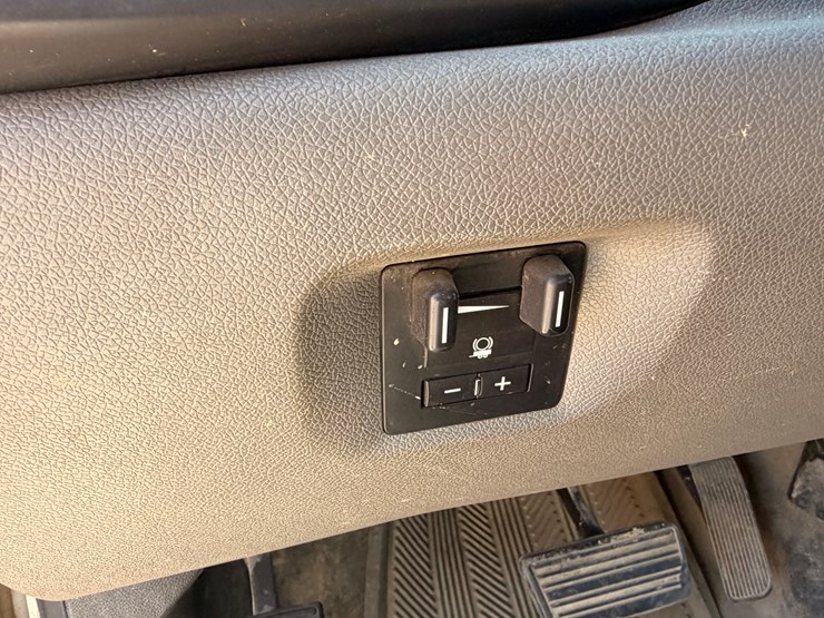 2012-gmc-2500-image-21