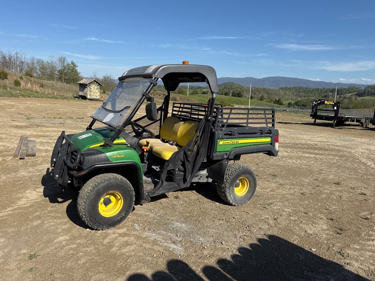 2020-john-deere-gator-hpx615e-image-1