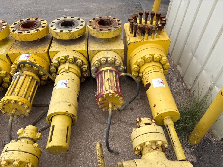 (3x$)-(3)-7-1/16”-10k-hydraulic-frac-valves-image-2