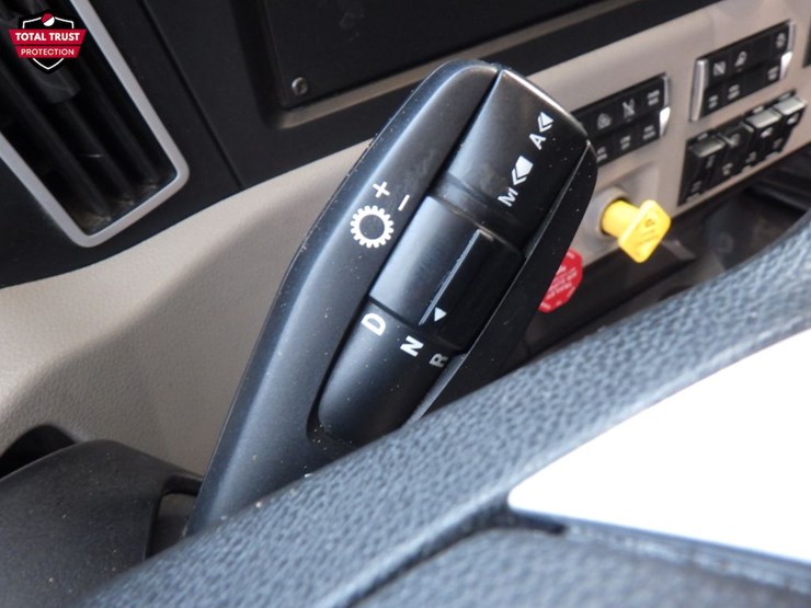 2021-freightliner-cascadia-126-image-16