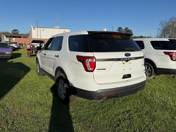 2017-ford-explorer-image-4