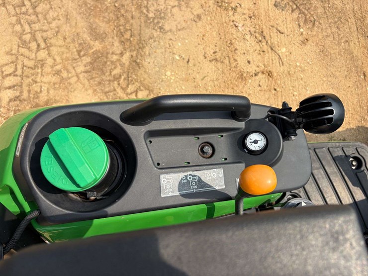 2025-john-deere-1025r-image-17