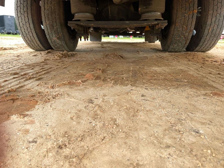 2008-freightliner-b2-image-24