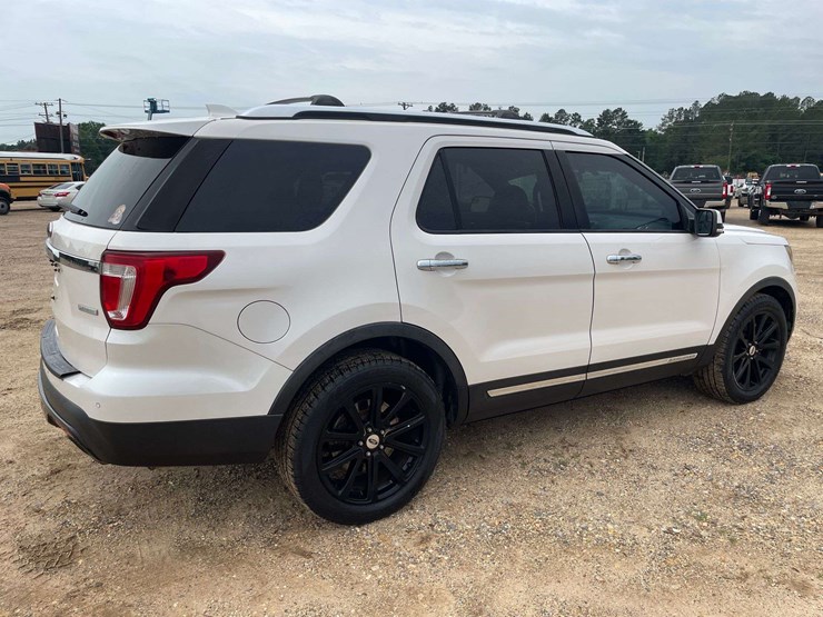 2017-ford-explorer-limited-image-3