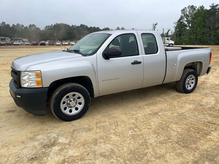 2013-chevrolet-silverado-1500-image-1