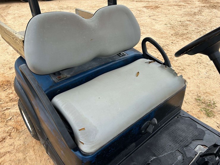 club-car-2-seater-gas-golf-cart-(2,403-hours)-image-19