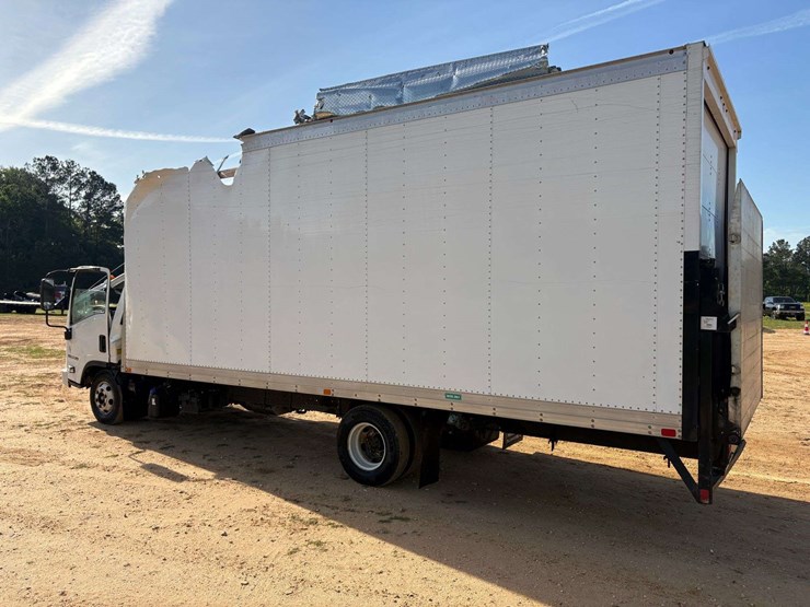 2021-isuzu-npr-image-2