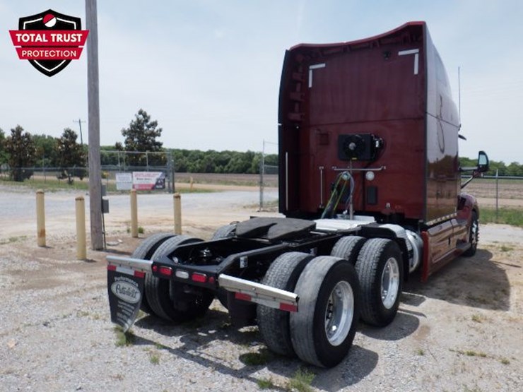 2023-peterbilt-579-image-14