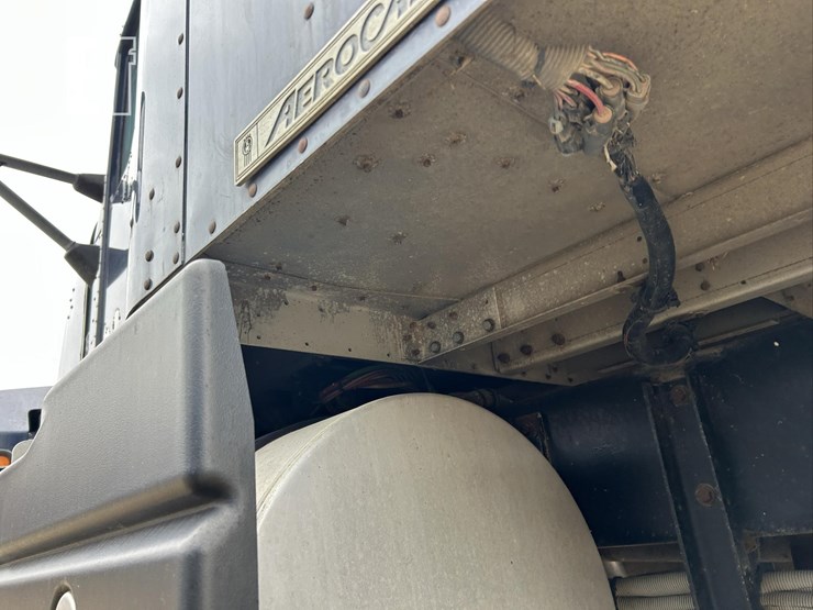 1999-kenworth-t600-image-28